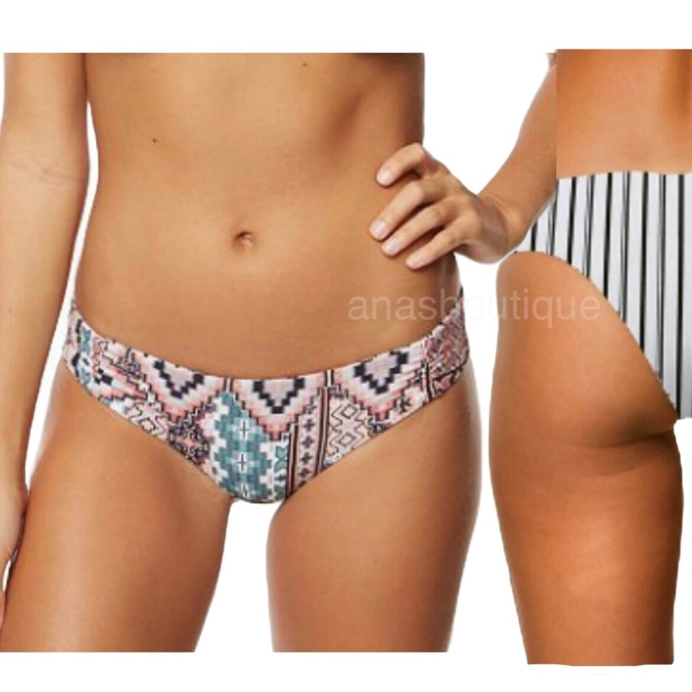 O'Neill reversible hipster swimsuit bottoms women’s Size Small